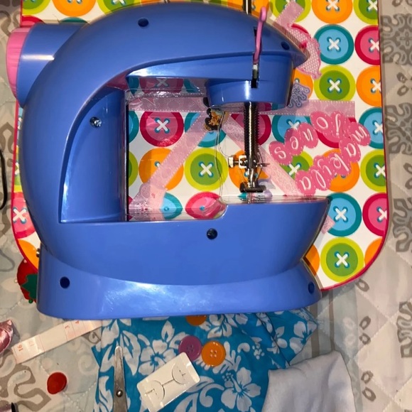 Child Sewing Machine - Picture 4 of 8
